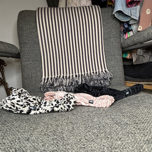 3 Slip Headbands 100% Silk solid black, black leopard and pink leopard EUC - Picture 4 of 4